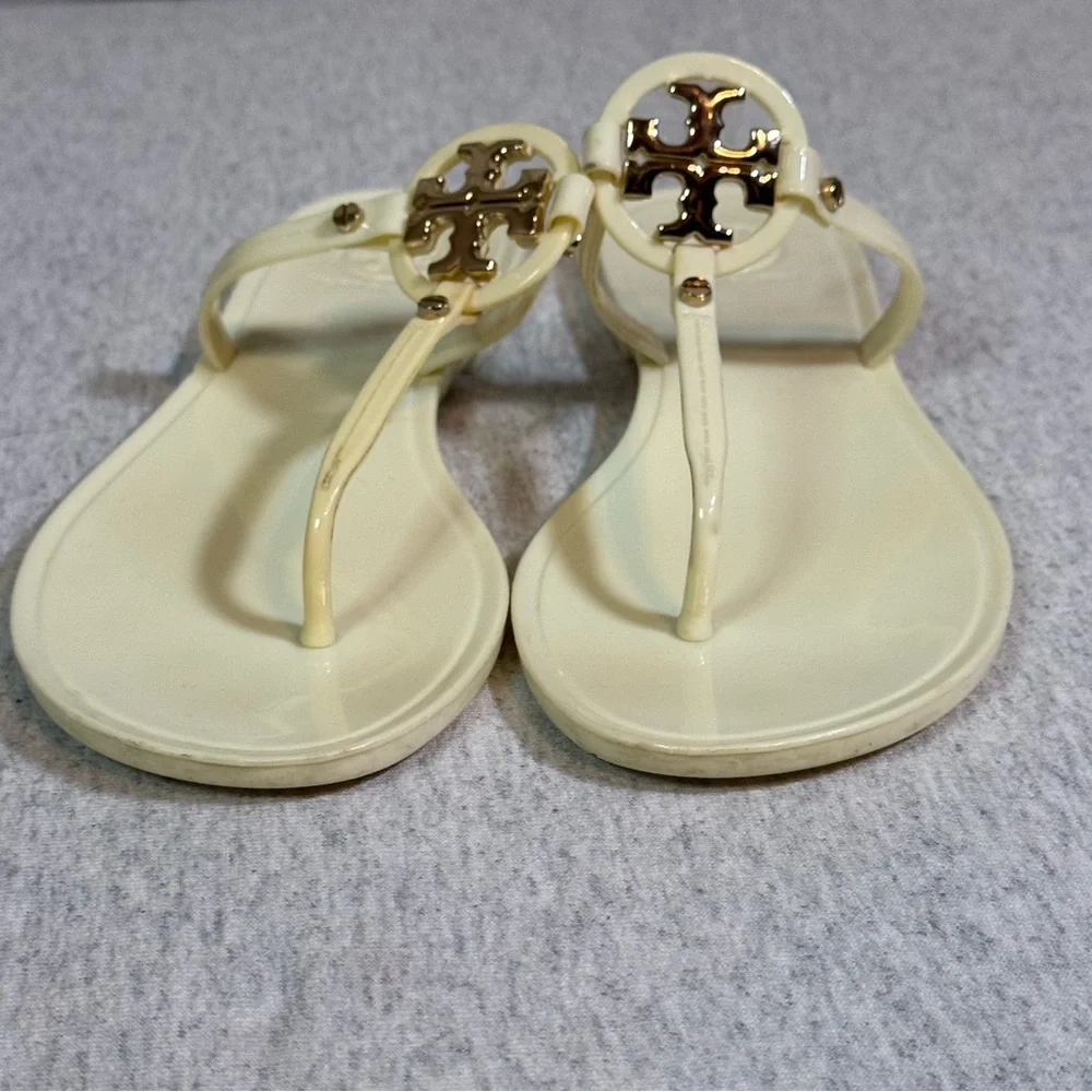 Tory Burch Mini Miller Jelly Thong Flat Sandals‎ – Ivory/Cream 🤍✨